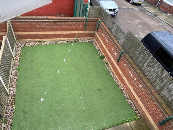 2 bed Town House to rent Image 8