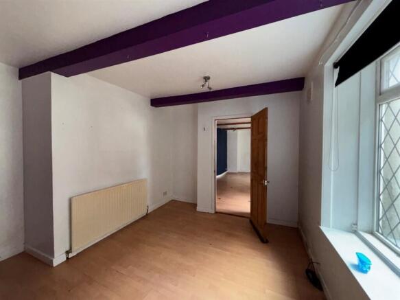 2 bed Ground Flat for sale Image 5