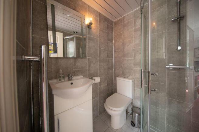 Bedroom 1 en-suite