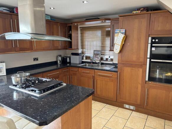 4 bed Detached for sale Image 4