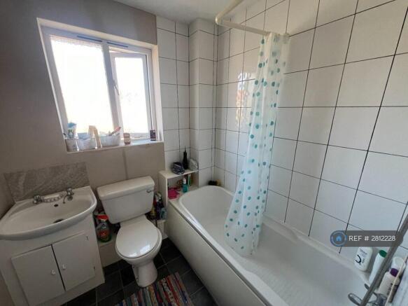 2 bed End of Terrace to rent Image 12