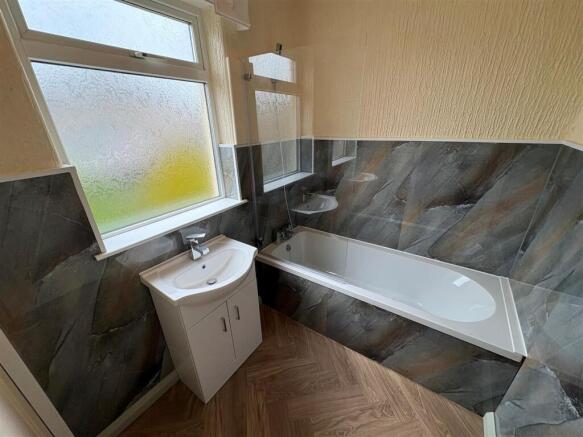 3 bed Semi-Detached for sale Image 6
