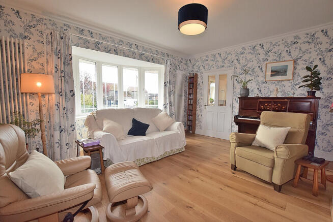 5 bed Detached for sale Image 7