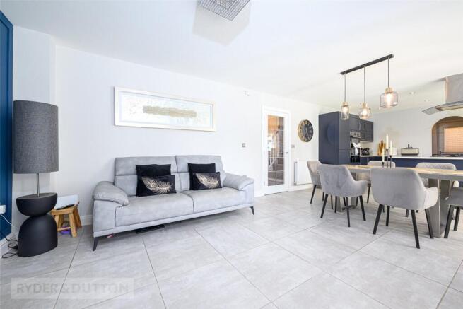 4 bed Detached for sale Image 12