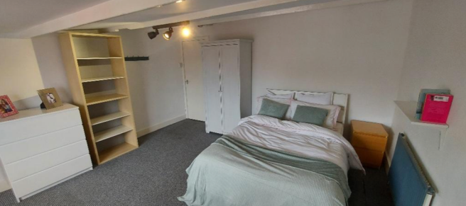 6 bed House to rent Image 12