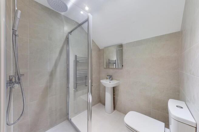 Ensuite to bedroo...