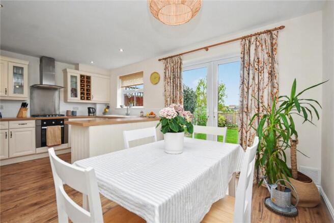 3 bed Town House for sale Image 4