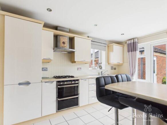 4 bed Detached for sale Image 9