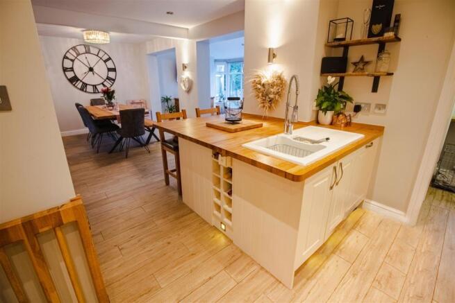 Kitchen 2.jpg