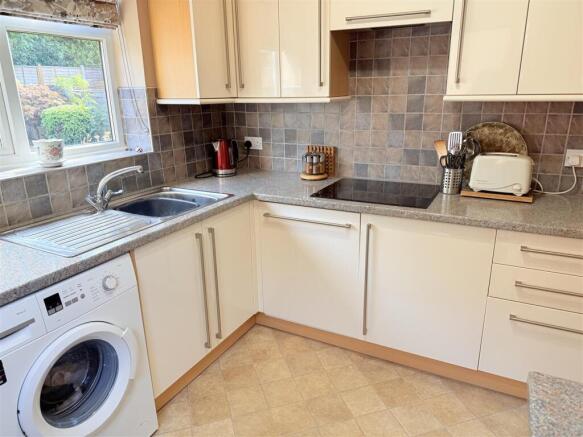 3 bed Semi-Detached for sale Image 8
