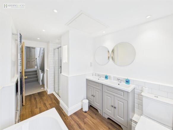 Bathroom ii.jpg