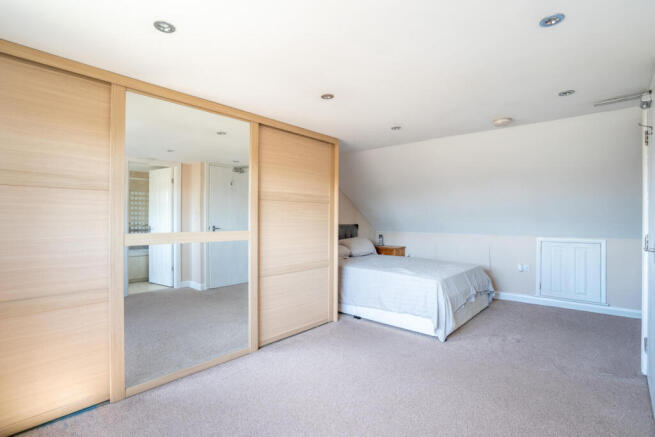 4 bed Semi-Detached for sale Image 10
