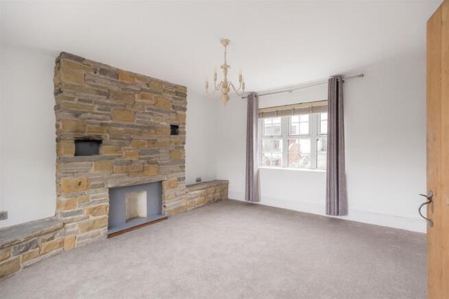 5 bed Detached for sale Image 8