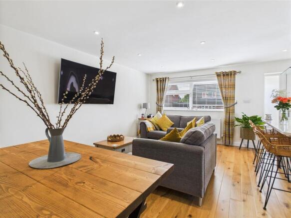 Lounge/Dining Room