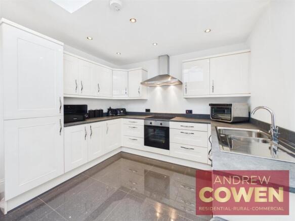 2 bed Flat for sale Image 6