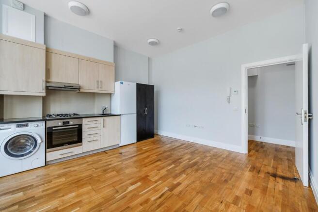 Flat 1-368 Uxbridge road-3.jpg