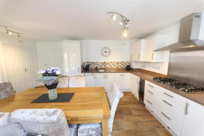 4 bed Detached for sale Image 10