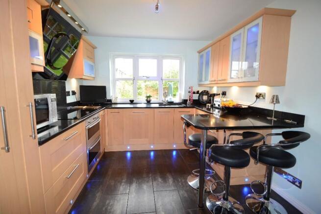 kitchen / breakfast
