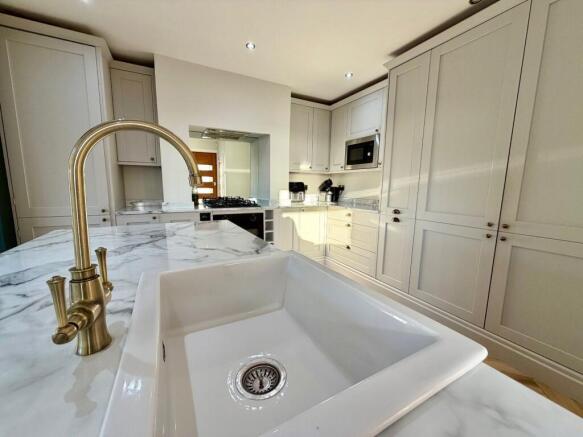 3 bed Semi-Detached to rent Image 9