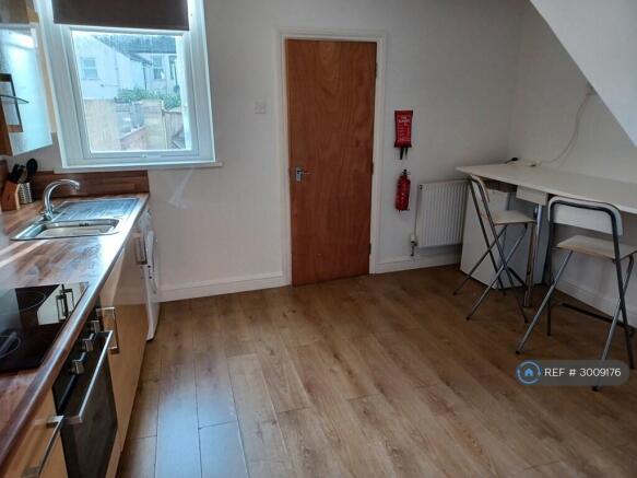 Kitchen + Breakfast Bar