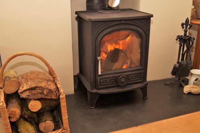 WOOD BURNING STOV...