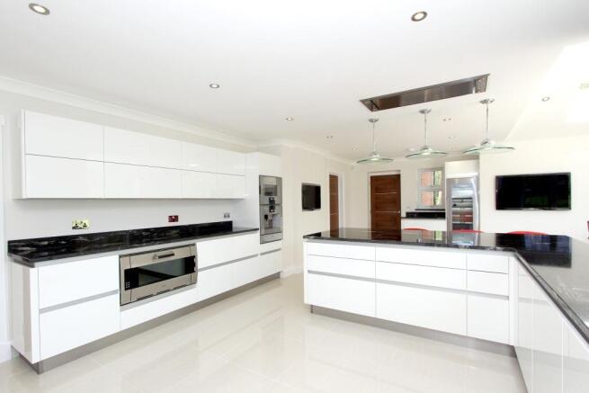 Kitchen2.JPG