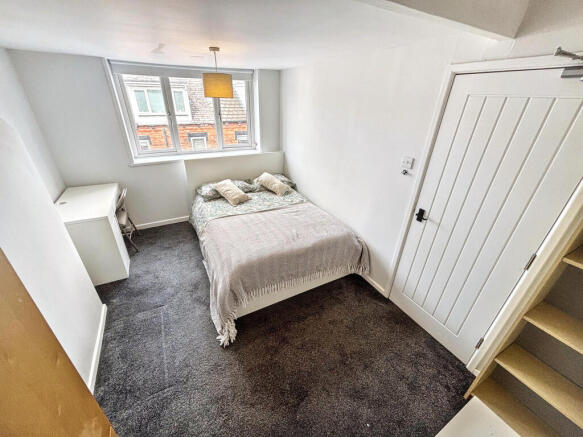 3 bed Terraced to rent Image 10
