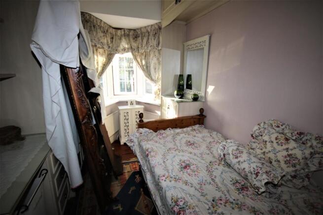 BEDROOM 4: