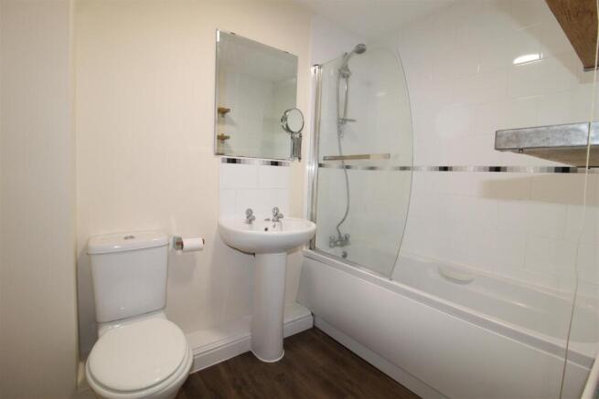2 bed Apartment to rent Image 11