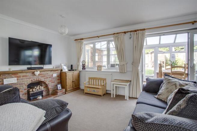 73 Littleworth Road Living-Dining Room (Angle 2).j