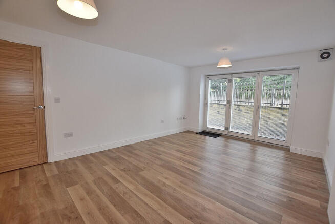 2 bed Flat for sale Image 5