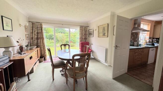 DINING/SITTING ROOM