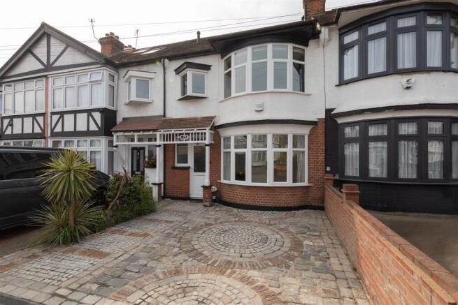 Cherrydown Avenue, E4