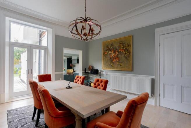 5 bed Semi-Detached for sale Image 5