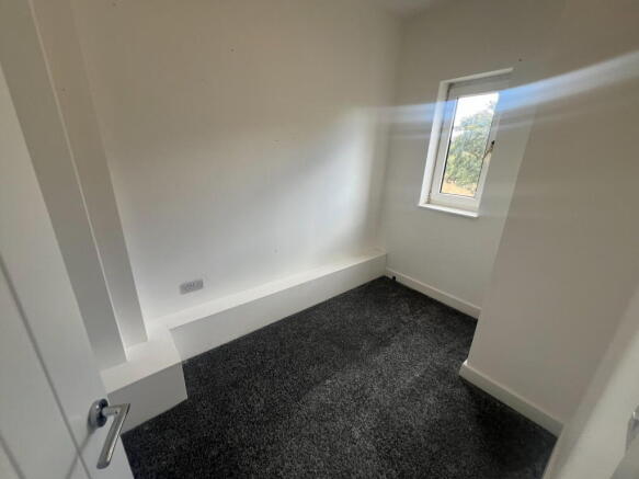3 bed Terraced to rent Image 5