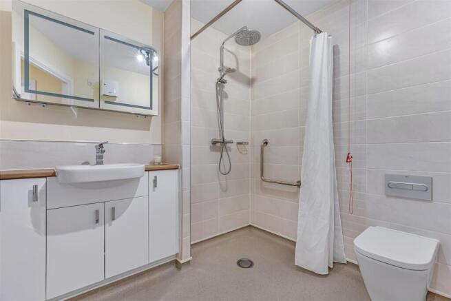 1 bed House for sale Image 7