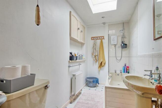 Bathroom.jpg