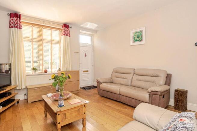 4 bed Semi-Detached for sale Image 4