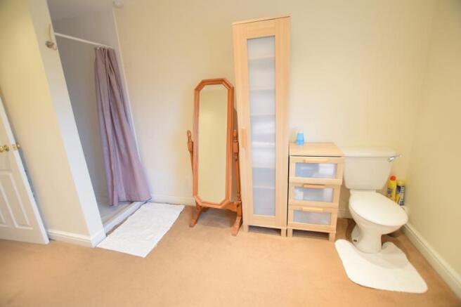 En-suite bathroom/shower room