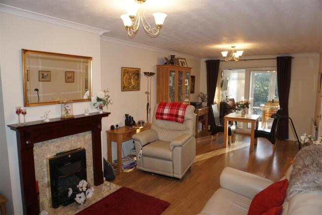 Lounge/Dining Room