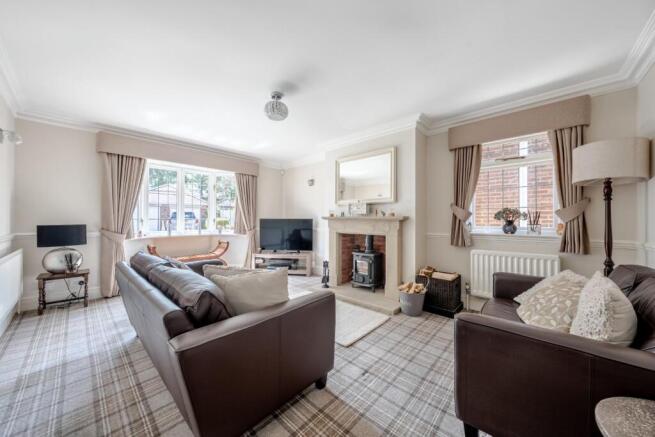4 bed Detached for sale Image 8