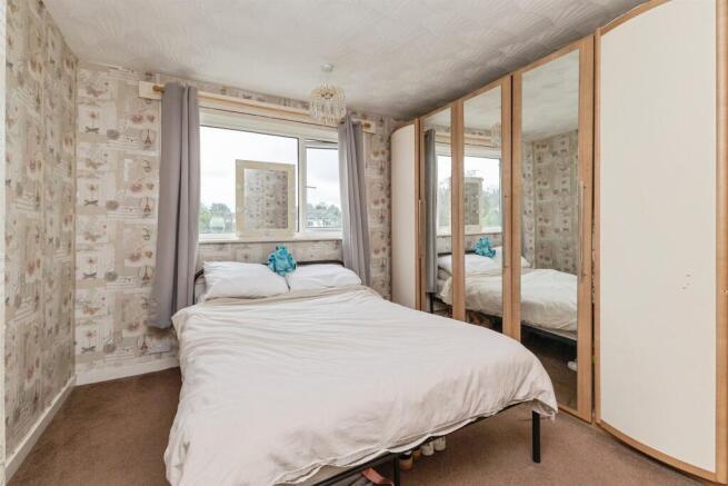 4 bed Semi-Detached for sale Image 11