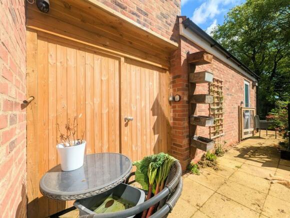 Garage/Workshop