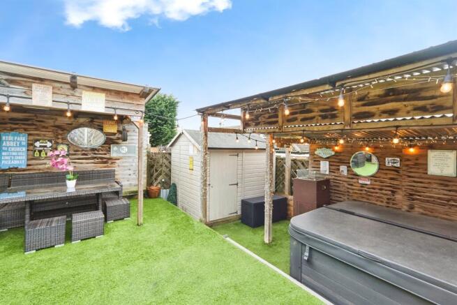 3 bed Semi-Detached for sale Image 12