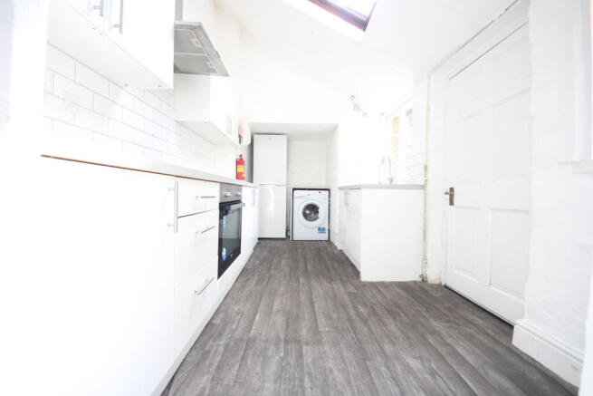 1 bed House Share to rent Image 3