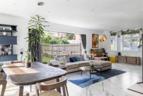 10, Ian Austin Mansions, Harewood Road, South Croydon CR2 7AT