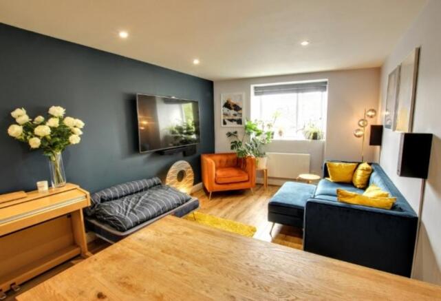 356_lounge pic 5 - furn.jpg