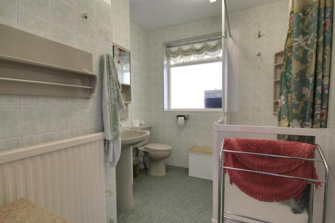 2 bed Semi-Detached Bungalow for sale Image 10