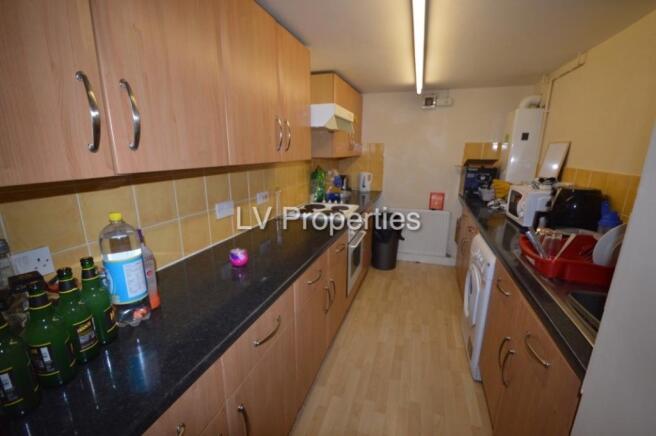 3 bed Terraced to rent Image 5