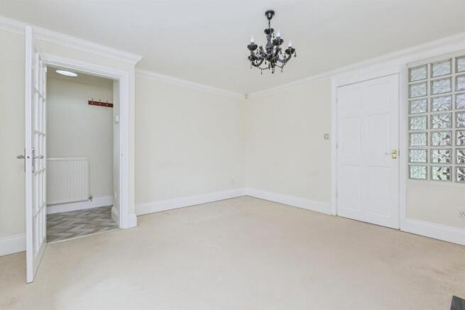 Larchwood Close, Leicester photo 4